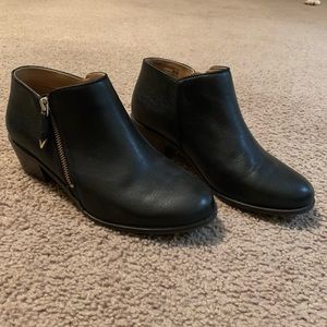 Vionic Jolene Black Leather Ankle Booties Size 7.5